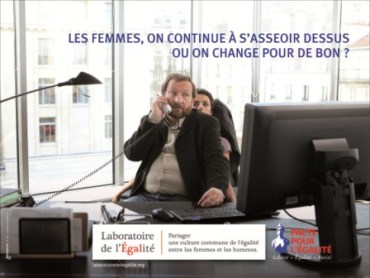 Une affiche de la campagne de sensibilisation pour l'égalité femmes-hommes lancée en 2012 par le Laboratoire de l'Égalité